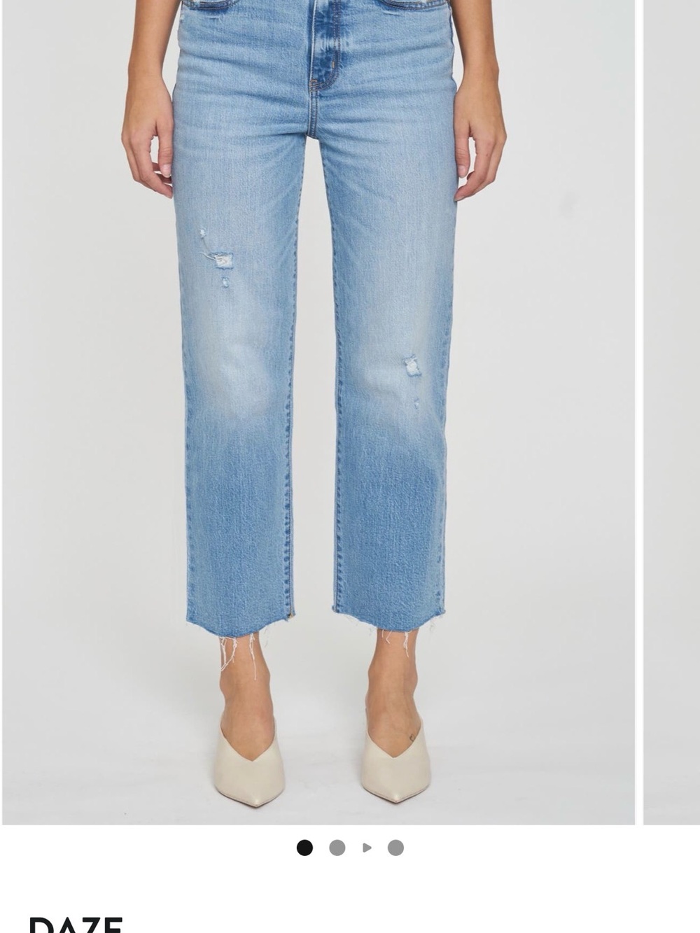 DAZE Women's Light Blue Distressed Straight-Leg Crop Jeans